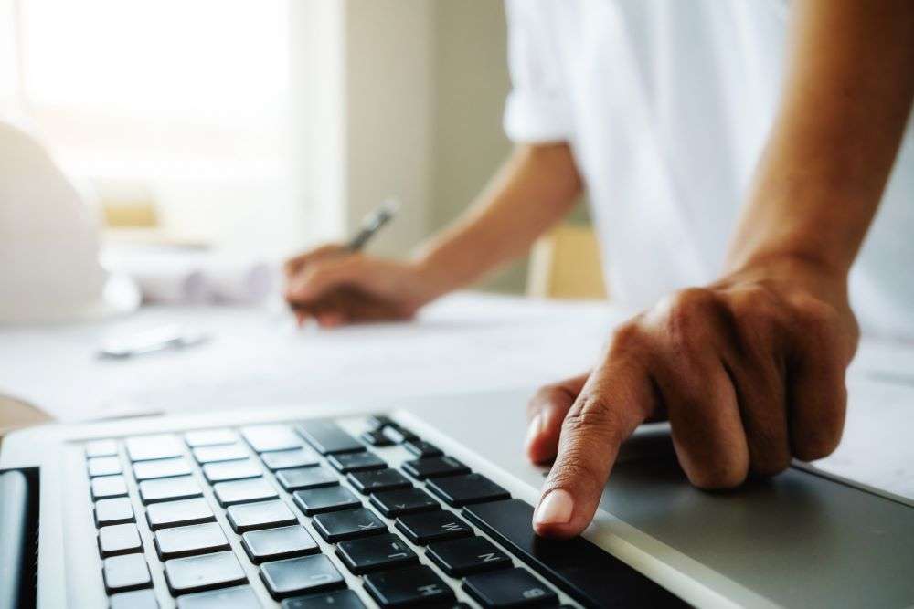 كيف تظفر بأفضل صفقة شراء جهاز حاسوبك أو هاتفك المحمول؟